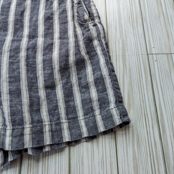 Christian Siriano Preppy Striped Linen Shorts in Blue and White Size Medium - Picture 2 of 7